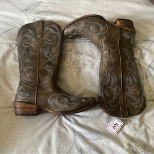 Brown Western Cowboy Boots with Blue Embroidery